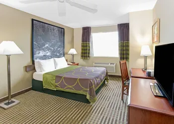 Super 8 by Wyndham Gurnee hotel thumbnail 7