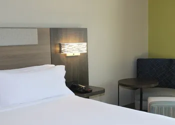 Holiday Inn Express & Suites Wilson-Downtown by IHG hotel thumbnail 3