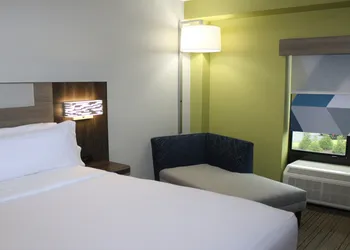 Holiday Inn Express & Suites Wilson-Downtown by IHG hotel thumbnail 5