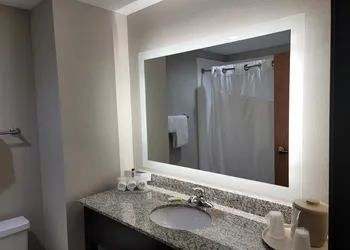 Holiday Inn Express & Suites Wilson-Downtown by IHG hotel thumbnail 8