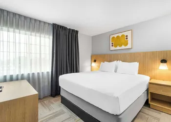 Sonesta Simply Suites Austin South hotel thumbnail 7