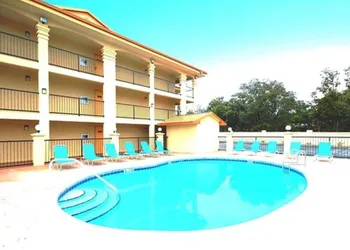 Fairway Inn hotel thumbnail 8