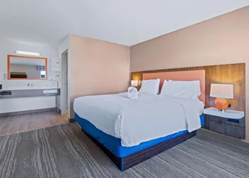 Hampton Inn & Suites Greeley hotel thumbnail 7