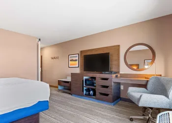 Hampton Inn & Suites Greeley hotel thumbnail 8