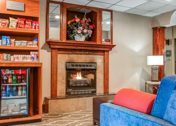 Comfort Suites Lombard - Addison hotel thumbnail 2