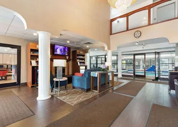 Comfort Suites Lombard - Addison hotel thumbnail 4