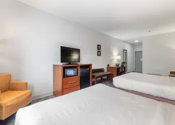 Comfort Suites Lombard - Addison hotel thumbnail 6