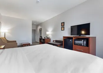 Comfort Suites Lombard - Addison hotel thumbnail 7
