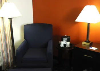 Holiday Inn Express & Suites Greenfield by IHG hotel thumbnail 2