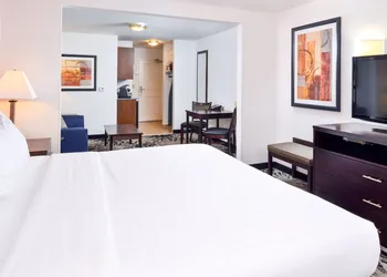 Holiday Inn Express & Suites Greenfield by IHG hotel thumbnail 5