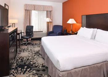 Holiday Inn Express & Suites Greenfield by IHG hotel thumbnail 6