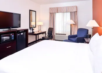 Holiday Inn Express & Suites Greenfield by IHG hotel thumbnail 8