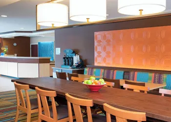 Fairfield Inn and Suites By Marriott St Charles hotel thumbnail 2