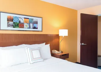 Fairfield Inn and Suites By Marriott St Charles hotel thumbnail 4