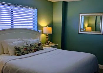 Shell Island Resort - All Oceanfront Suites hotel thumbnail 6