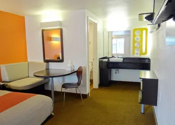 Motel 6 Erie, PA hotel thumbnail 8