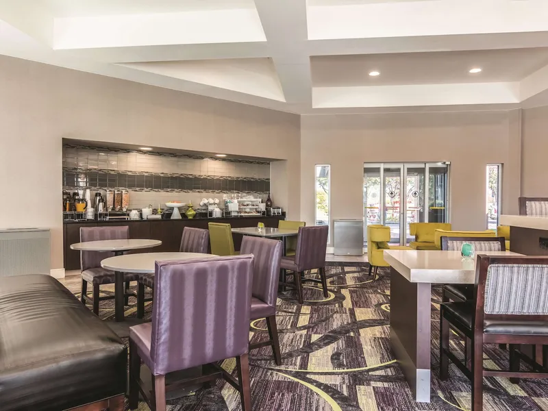 La Quinta Inn & Suites by Wyndham Shreveport Airport hotel detail image 2