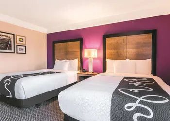 La Quinta Inn & Suites by Wyndham Shreveport Airport hotel thumbnail 7