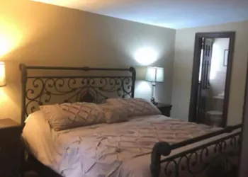 Chalet Inn & Suites Centerport hotel thumbnail 4