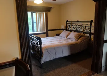 Chalet Inn & Suites Centerport hotel thumbnail 5