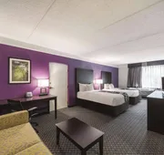 La Quinta Inn & Suites by Wyndham San Antonio Downtown hotel detail image 7