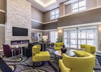 La Quinta Inn & Suites by Wyndham San Antonio Downtown hotel thumbnail 2
