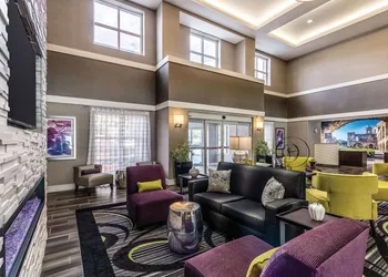 La Quinta Inn & Suites by Wyndham San Antonio Downtown hotel thumbnail 3