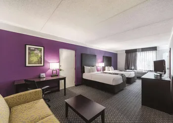 La Quinta Inn & Suites by Wyndham San Antonio Downtown hotel thumbnail 7