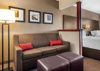 Comfort Suites Fort Pierce I-95 hotel thumbnail 8