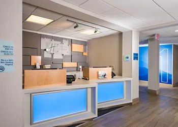 Holiday Inn Express Hotel & Suites PEORIA NORTH - GLENDALE by IHG hotel thumbnail 2