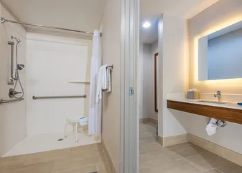 Holiday Inn Express Hotel & Suites PEORIA NORTH - GLENDALE by IHG hotel thumbnail 8