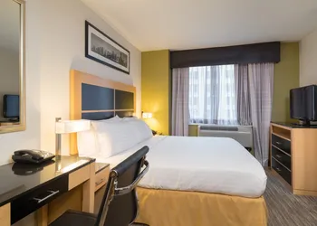 Holiday Inn Express New York City- Wall Street by IHG hotel thumbnail 7