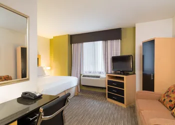 Holiday Inn Express New York City- Wall Street by IHG hotel thumbnail 8