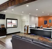 Howard Johnson by Wyndham Lake George hotel detail image 3