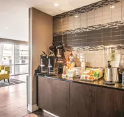 La Quinta Inn & Suites by Wyndham Atlanta Midtown - Buckhead hotel detail image 3