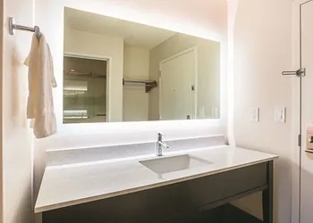 La Quinta Inn & Suites by Wyndham Atlanta Midtown - Buckhead hotel thumbnail 8