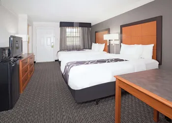 La Quinta Inn & Suites by Wyndham Denver Golden hotel thumbnail 8