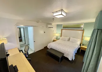 Red Roof PLUS+ & Suites Tampa - Busch Gardens hotel thumbnail 7