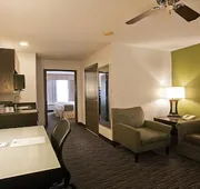 Holiday Inn Express & Suites Chicago-Deerfield/Lincolnshire by IHG hotel detail image 3