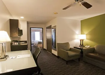 Holiday Inn Express & Suites Chicago-Deerfield/Lincolnshire by IHG hotel thumbnail 3