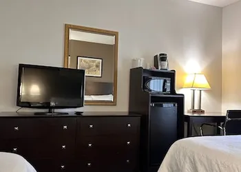 Holiday Inn Express & Suites Chicago-Deerfield/Lincolnshire by IHG hotel thumbnail 7