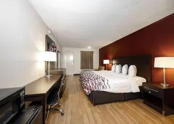 Red Roof Inn Atlanta - Suwanee/ Mall of Georgia hotel thumbnail 4