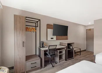 Comfort Inn hotel thumbnail 4