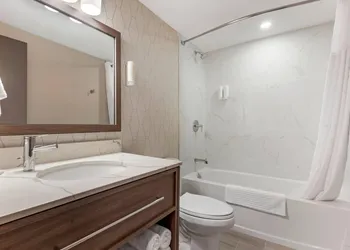 Comfort Inn hotel thumbnail 5