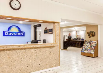 Days Inn by Wyndham Syracuse hotel thumbnail 3