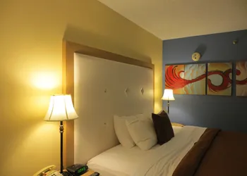 Days Inn by Wyndham Syracuse hotel thumbnail 6