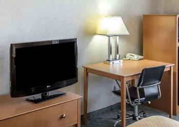 Quality Inn at Collins Road - Cedar Rapids hotel thumbnail 7