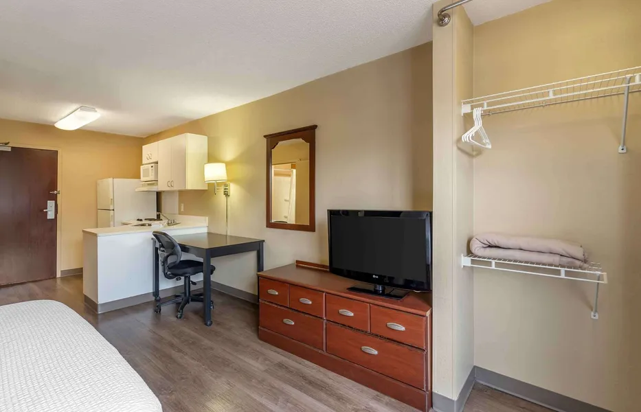 Extended Stay America Suites Chicago Woodfield Mall hotel detail image 6