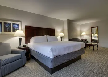 Holiday Inn Express Hotel & Suites Middleboro Raynham by IHG hotel thumbnail 3