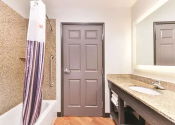 La Quinta Inn & Suites by Wyndham Abilene Mall hotel thumbnail 7